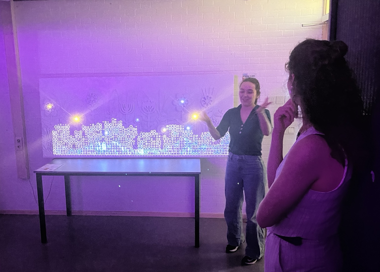 Physical interactivity has its reflection on the screen.