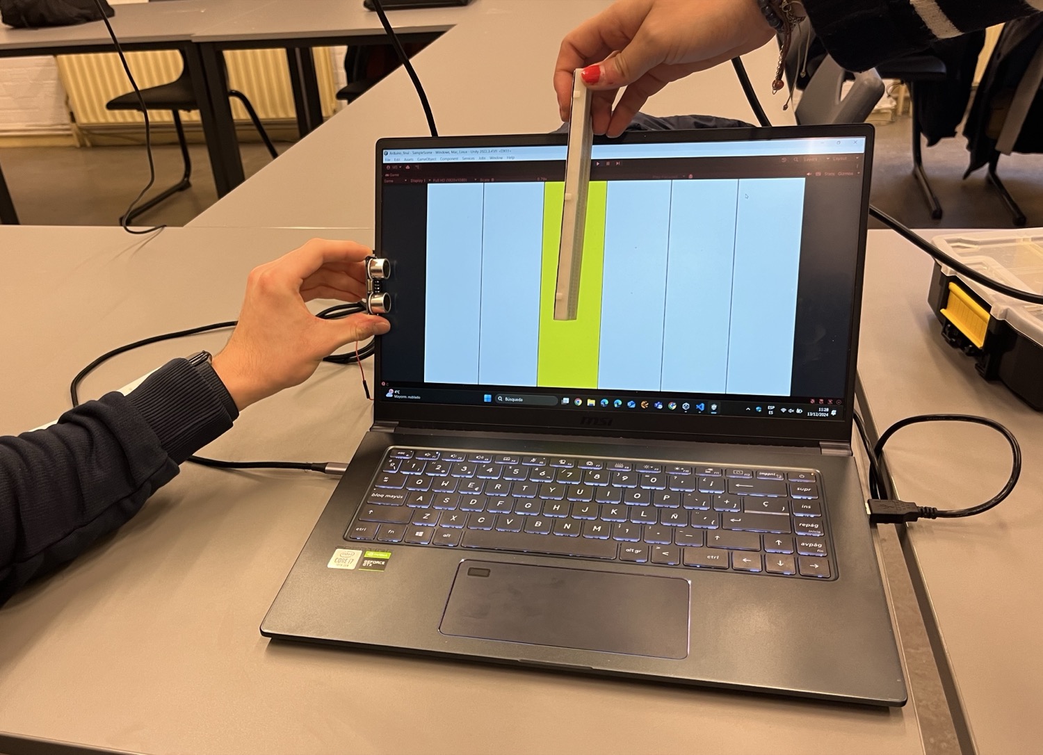 A simple example: the position of the physical bar is reflected on the looking glass.