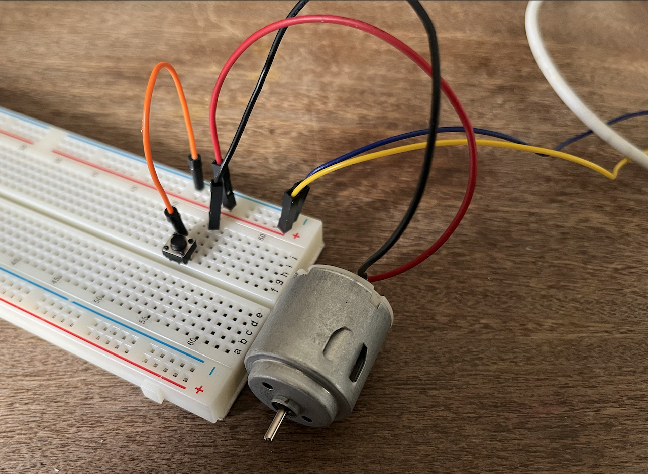 The electromotor connected with a switch